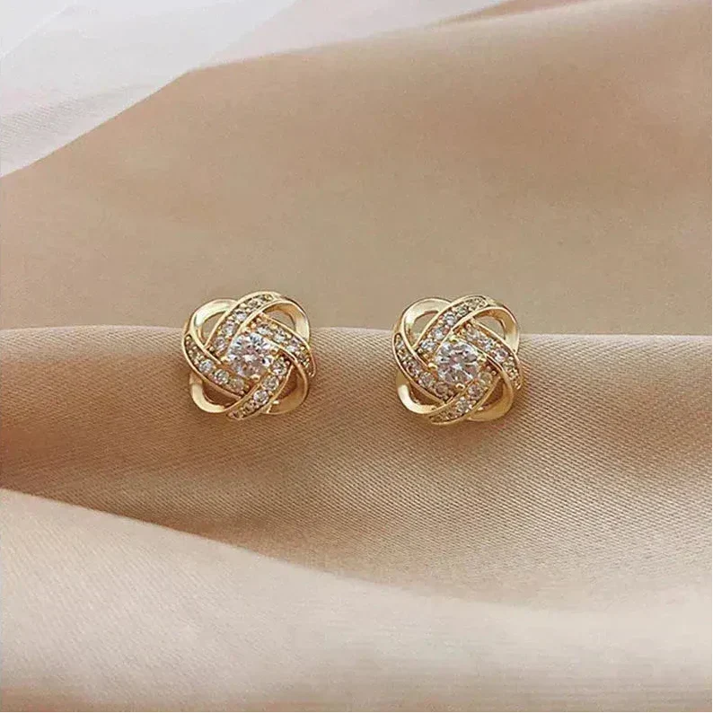 Pendientes Dorados Espiral Floral con Cristales